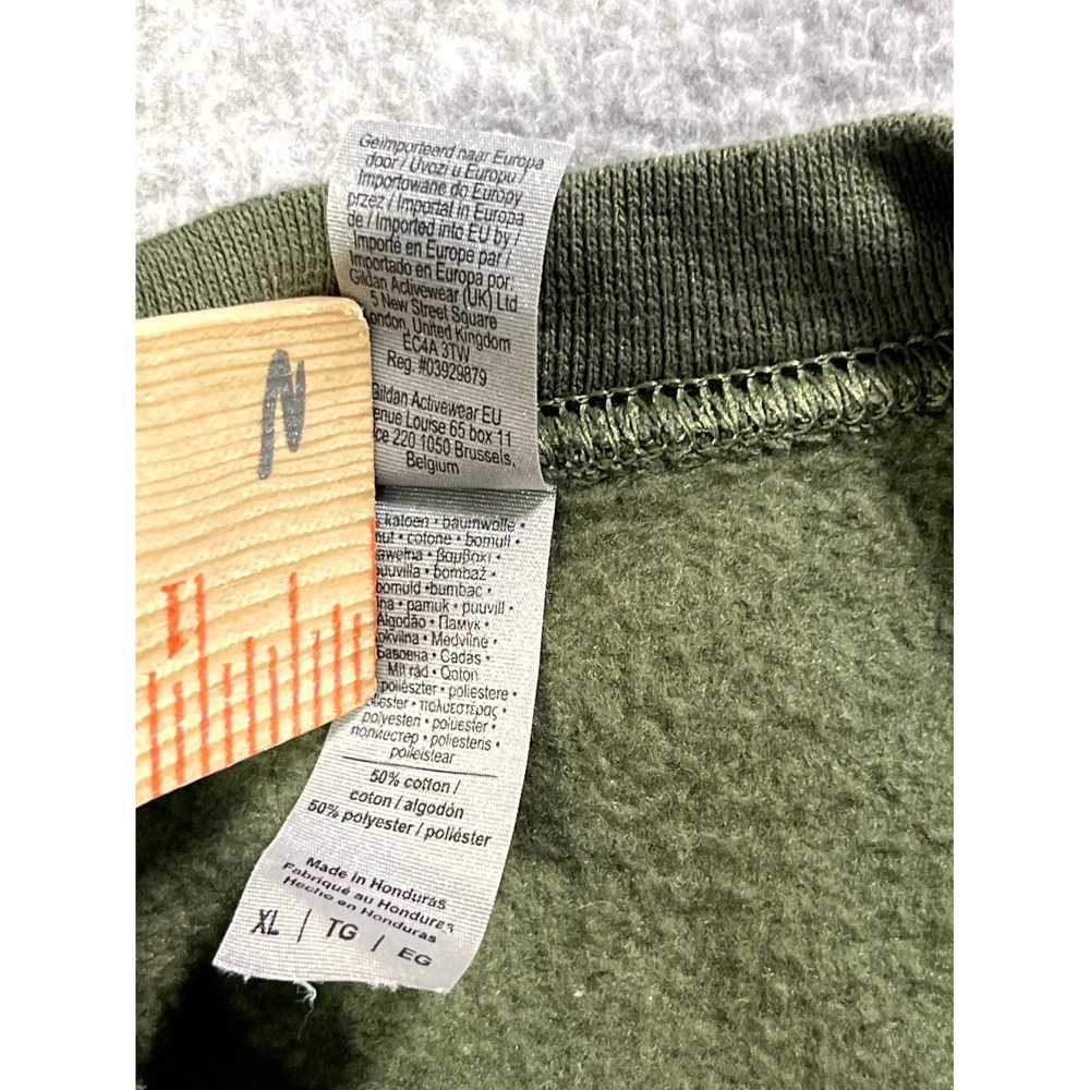 Gildan Heavy Blend Sweatshirt Mens XL Green Christmas Pickle Jars Graphic Cotton - Picture 6 of 7